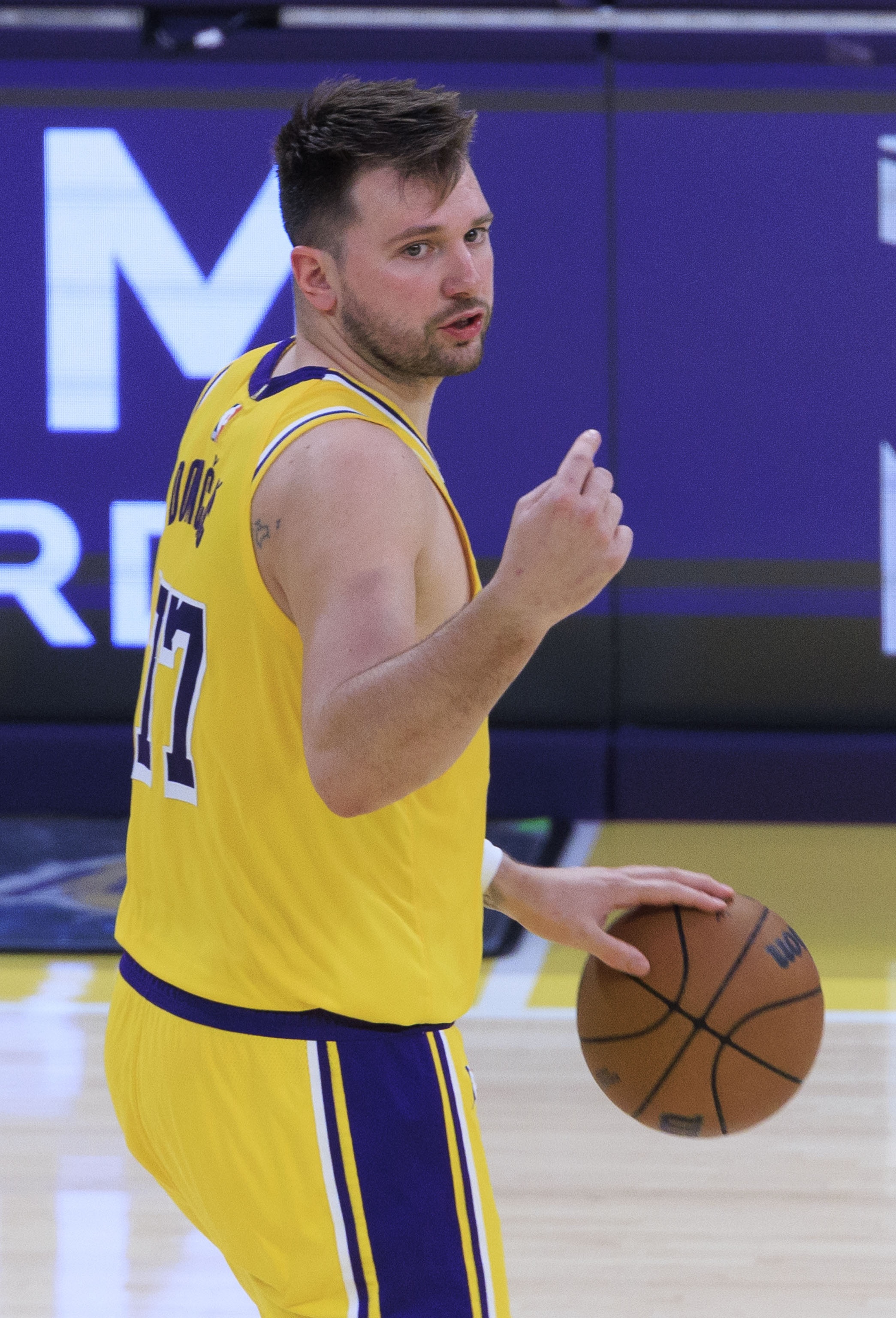 关于东契奇重返赛场,领先优势明显首场状态出色,DWG观众沸腾!观众掌声雷动的信息 关于东契奇重返赛场,领先优势明显首场状态出色,DWG观众沸腾!观众掌声雷动的信息