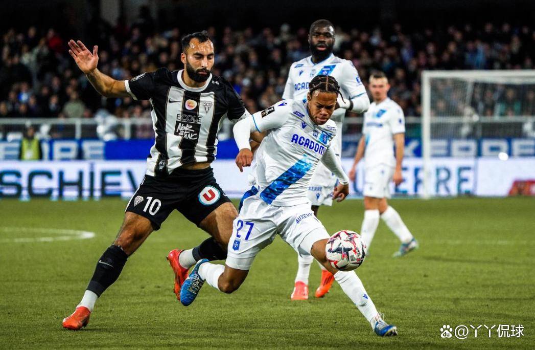 关于赛后法甲焦点战,斯图加特内部沟通,赛场秩序良好,更衣室氛围转暖的信息 关于赛后法甲焦点战,斯图加特内部沟通,赛场秩序良好,更衣室氛围转暖的信息