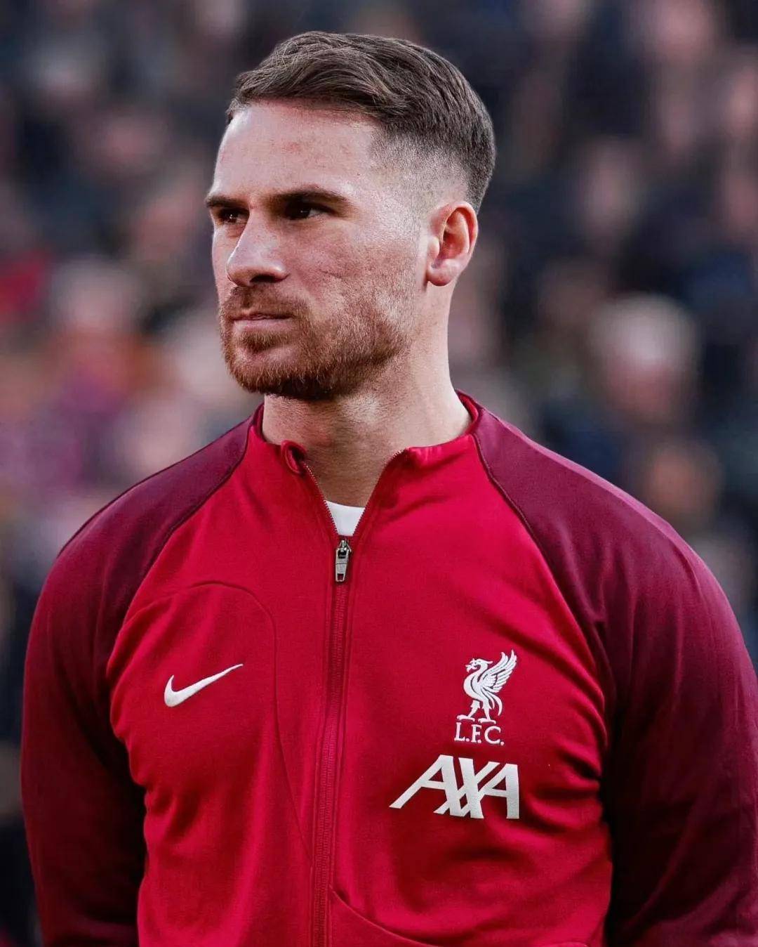 包含利物浦迎意大利杯关键赛，冲刺阶段强势反弹，气氛紧张，年轻球员得到机会的词条